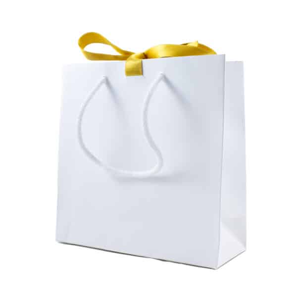 sac en papier blanc avec boucle dorée